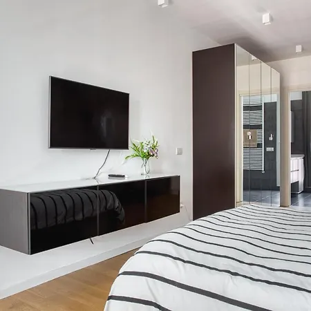 Just Urban - Spacious And Bright Loft - Fondazione Prada Apartment